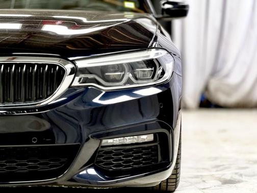 Black 2019 BMW 540 i