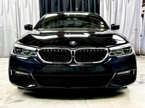 Black 2019 BMW 540 i