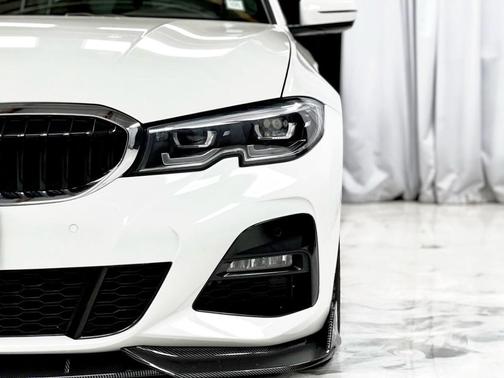 2019 BMW 330 i xDrive