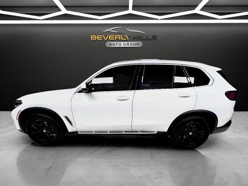 White 2023 BMW X5 xDrive40i