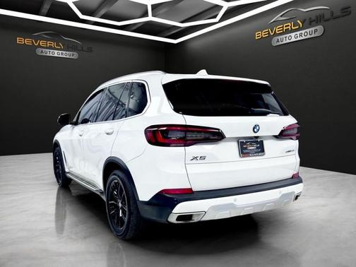 White 2023 BMW X5 xDrive40i