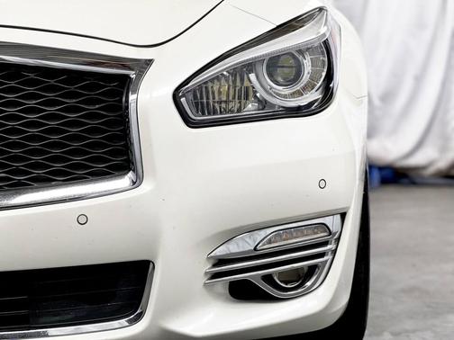 2016 INFINITI Q70L 5.6