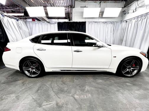 2016 INFINITI Q70L 5.6