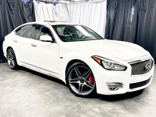 2016 INFINITI Q70L 5.6