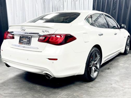 2016 INFINITI Q70L 5.6
