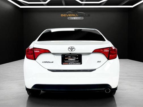White 2018 Toyota Corolla SE
