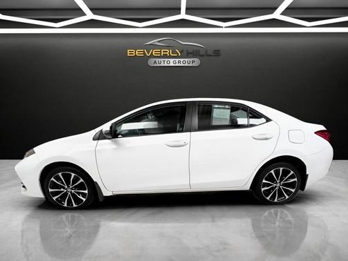 White 2018 Toyota Corolla SE