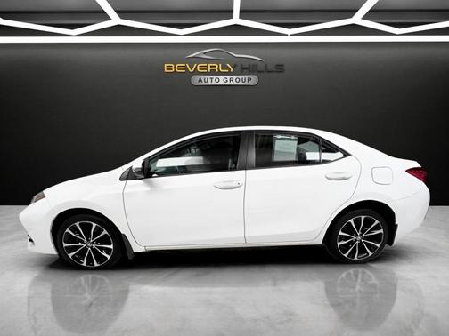 White 2018 Toyota Corolla SE