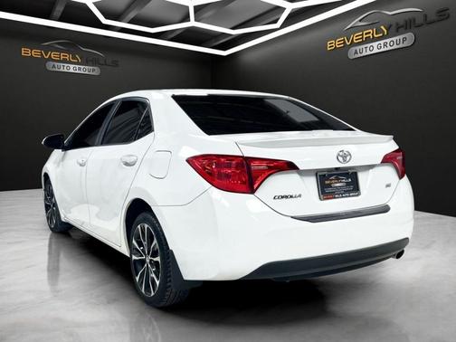 White 2018 Toyota Corolla SE