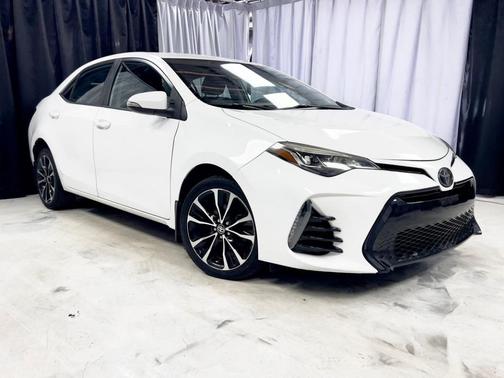 White 2018 Toyota Corolla SE