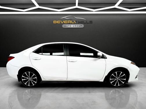 White 2018 Toyota Corolla SE