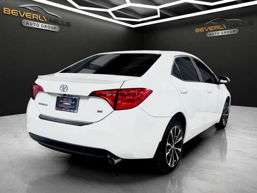 White 2018 Toyota Corolla SE