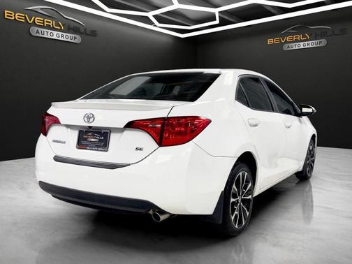 White 2018 Toyota Corolla SE