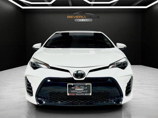 White 2018 Toyota Corolla SE