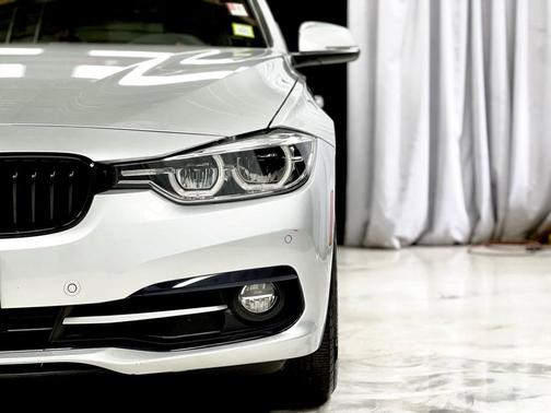 2018 BMW 330 i xDrive