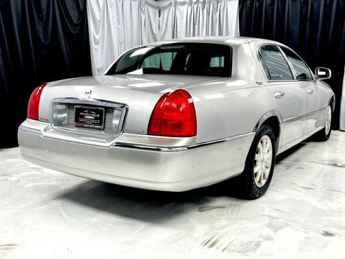 2011 Lincoln Town Car Signature Limited