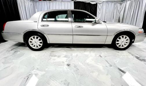 2011 Lincoln Town Car Signature Limited