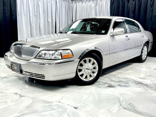 2011 Lincoln Town Car Signature Limited