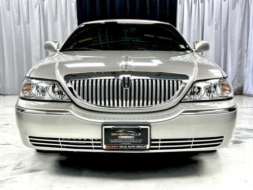 2011 Lincoln Town Car Signature Limited