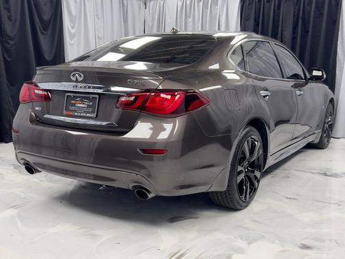 2015 INFINITI Q70L 5.6X