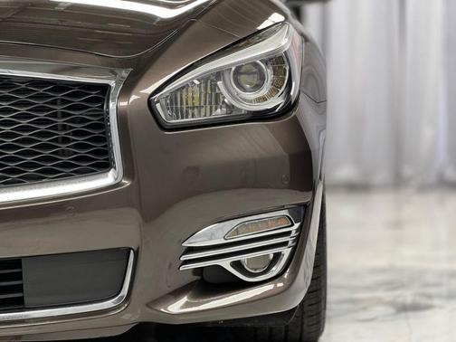 2015 INFINITI Q70L 5.6X
