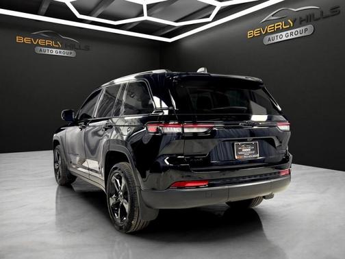 Black 2025 Jeep Grand Cherokee Limited