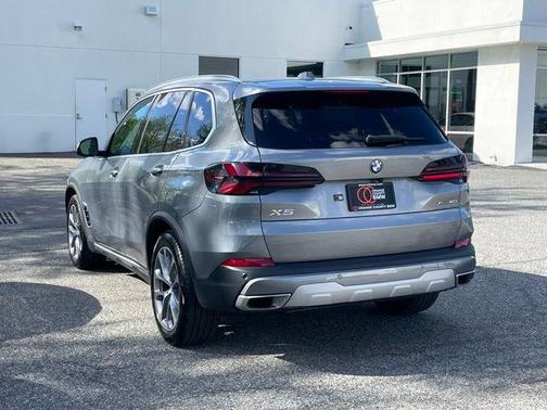 Skyscraper Gray Metallic 2024 BMW X5 xDrive40i
