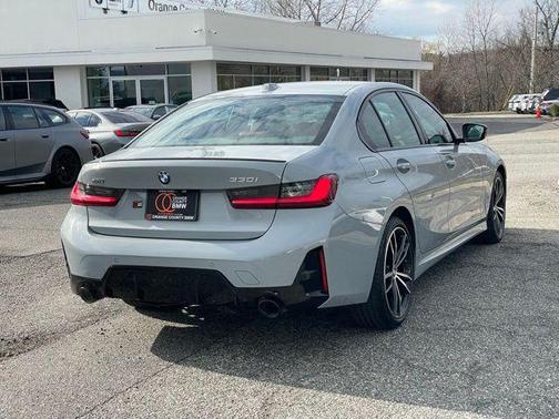 2023 BMW 330 i xDrive