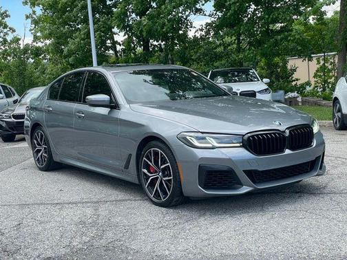 Skyscraper Gray Metallic 2023 BMW 540 i xDrive