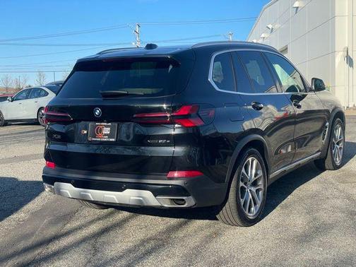 Black Sapphire Metallic 2026 BMW X5 xDrive50e