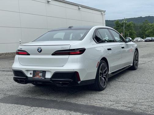 2025 BMW 760 760i xDrive