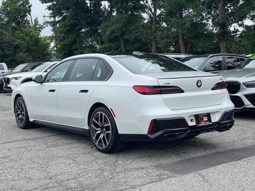 2025 BMW 760 760i xDrive