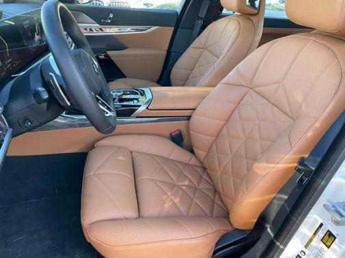 2026 BMW 740 i xDrive