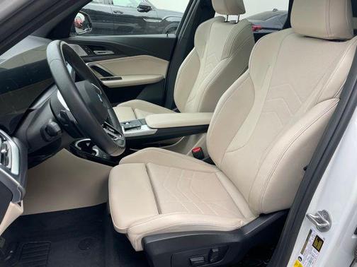 Mineral White Metallic 2023 BMW X1 xDrive28i
