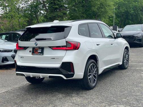Mineral White Metallic 2023 BMW X1 xDrive28i