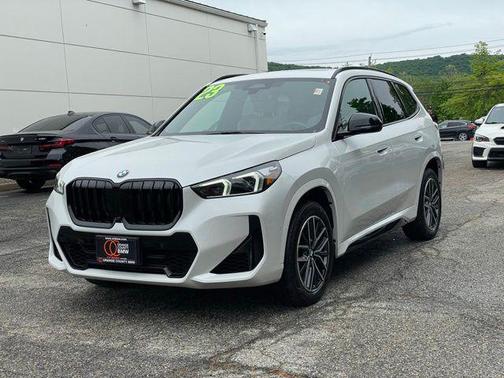 Mineral White Metallic 2023 BMW X1 xDrive28i