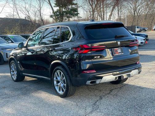 Black Sapphire Metallic 2024 BMW X5 xDrive40i