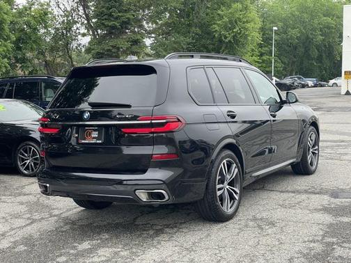 2025 BMW X7 xDrive40i