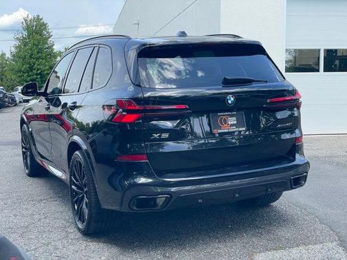 Black Sapphire Metallic 2024 BMW X5 xDrive40i