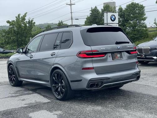 2025 BMW X7 M60i