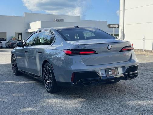 2025 BMW 760 760i xDrive