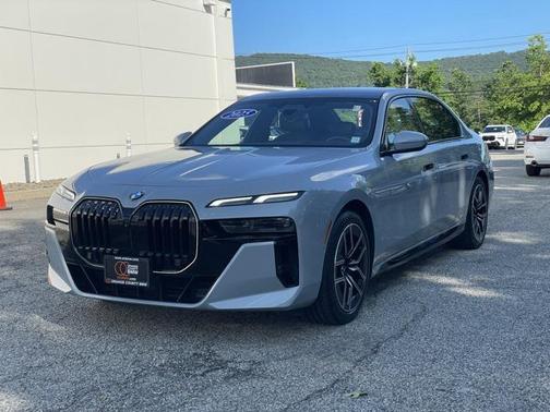2025 BMW 760 760i xDrive