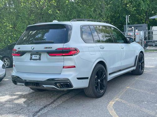 Brooklyn Gray Metallic 2024 BMW X7 M60i