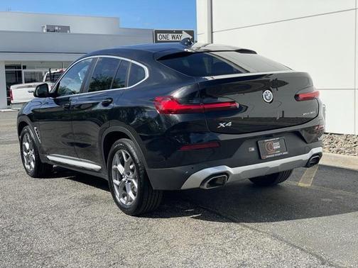2025 BMW X4 xDrive30i
