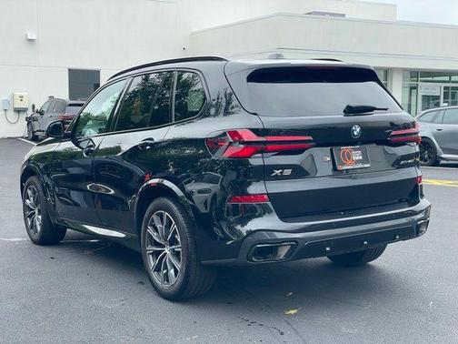 Black Sapphire Metallic 2024 BMW X5 xDrive40i