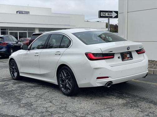 2025 BMW 330 i xDrive