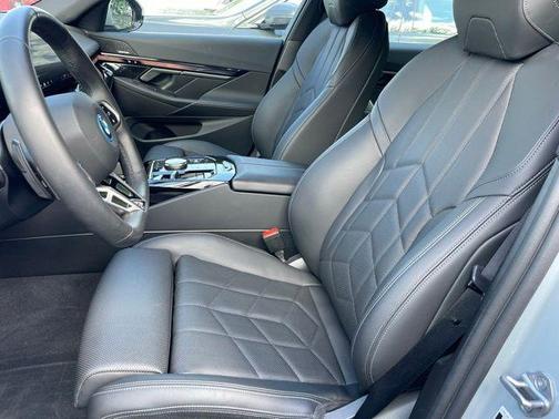 Brooklyn Gray Metallic 2025 BMW i5 xDrive40