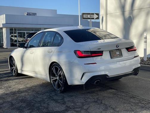 2022 BMW 330 i xDrive