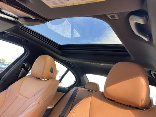 2025 BMW 330 i xDrive