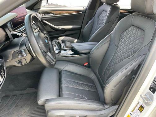 Alpine White 2021 BMW 540 i xDrive